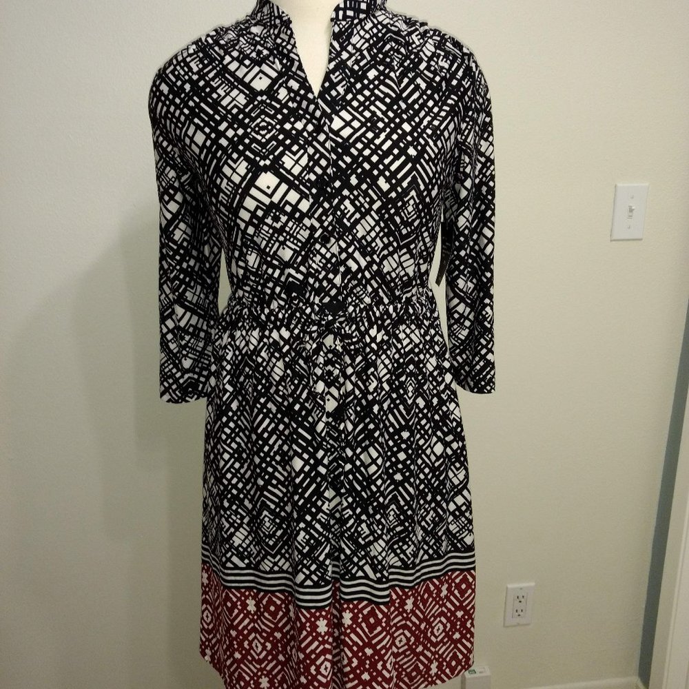 XL Black, white, and red 3/4 sleeve knee-length dress